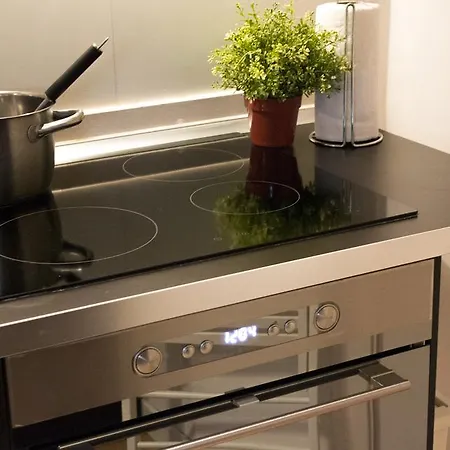 Happy People Ramblas Harbour *