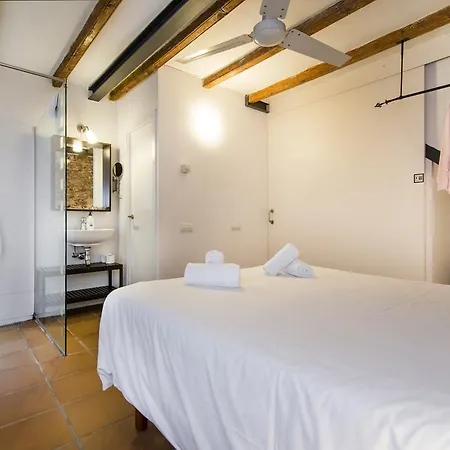 Happy People Ramblas Harbour *